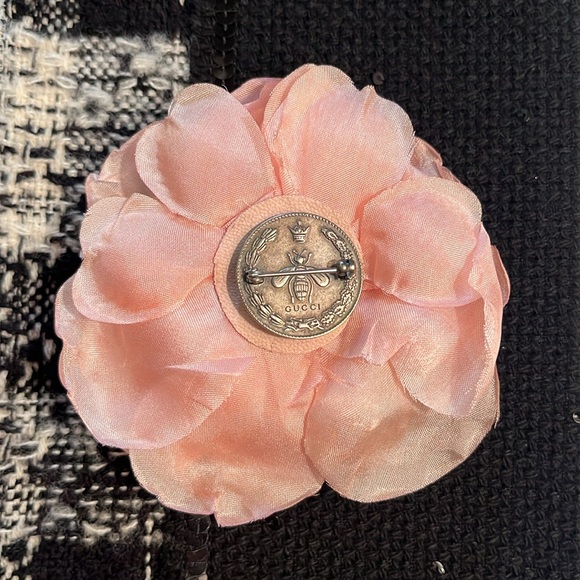 Gucci Silk Flower Brooch - Pink - New in Box with Authenticity Papers - Picture 3 of 8